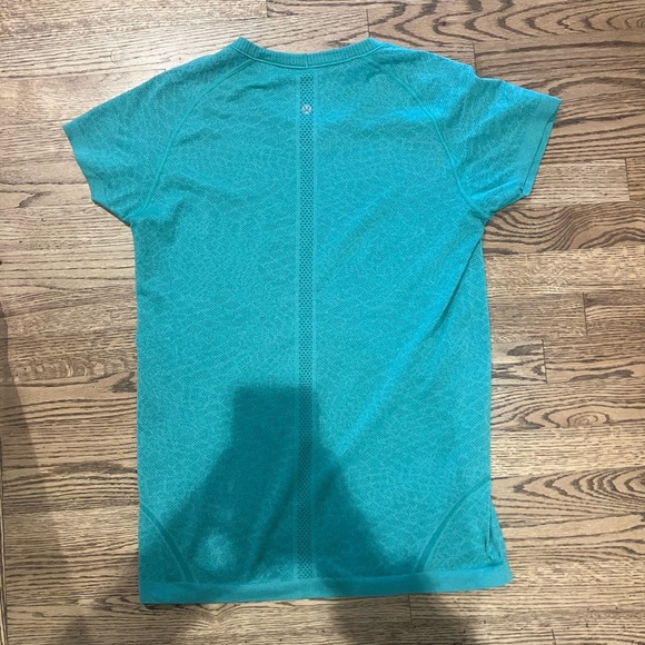Lululemon Swiftly Tech Short-Sleeve Shirt - Picture 3 of 3